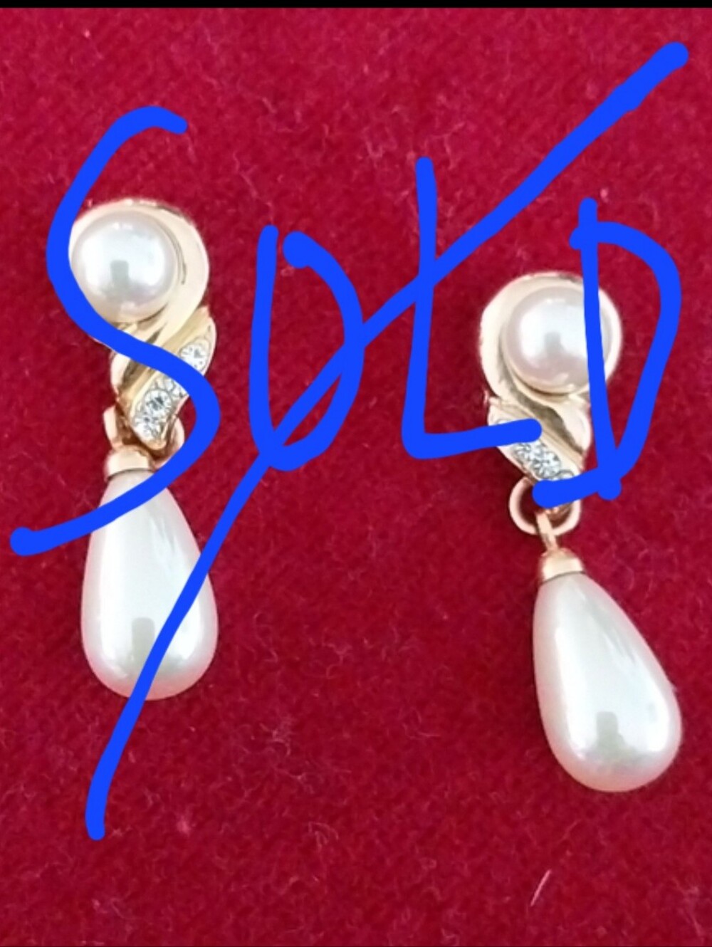 Elegant Gold and Cream Pearl Earrings